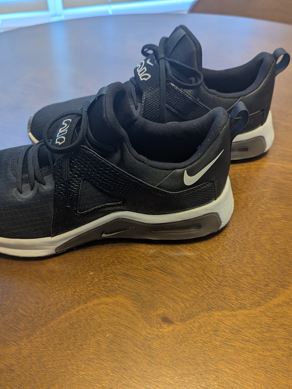 Women's Air Max Bella TR 5 Training Sneakers from Finish Line Size 9 - Picture 4 of 8